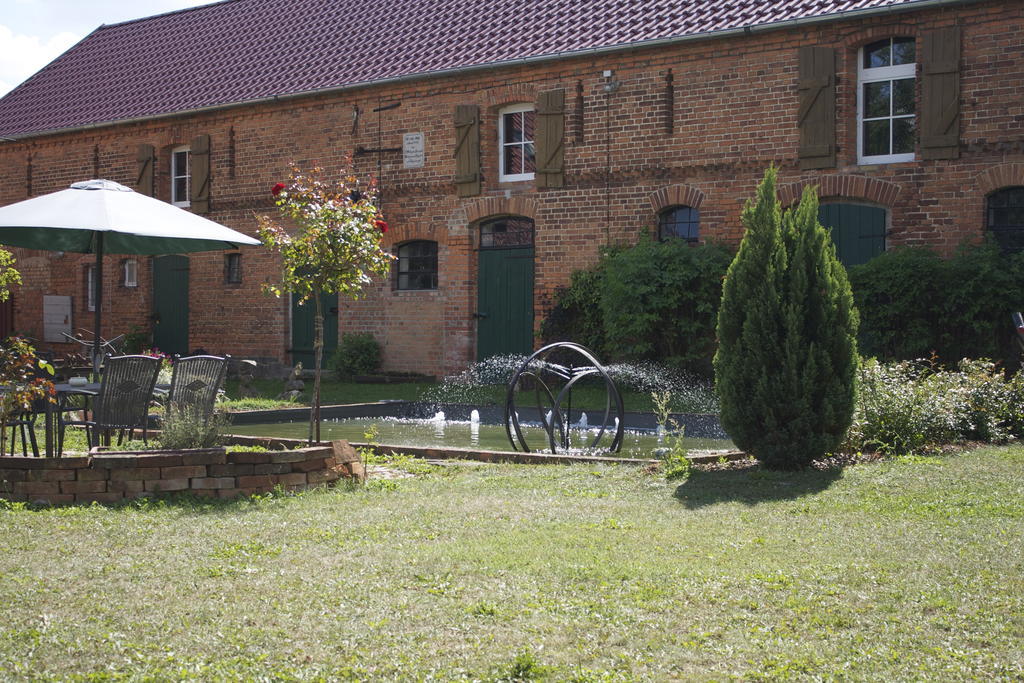 Pension Kunsthof Dahrenstedt Exterior photo